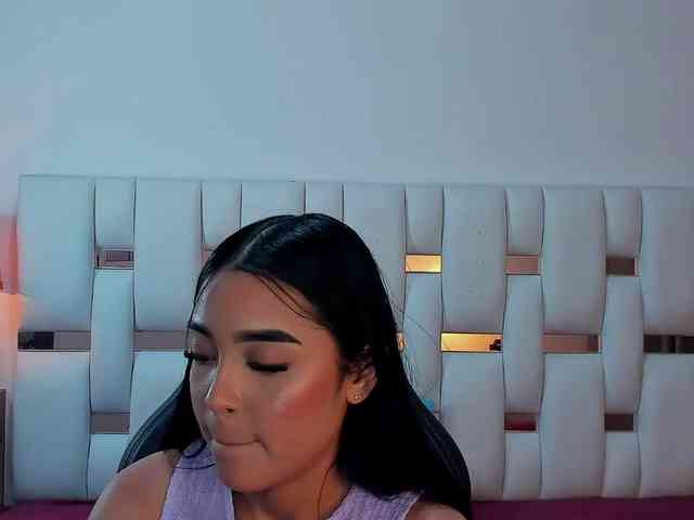 NauthyNahomi webcam