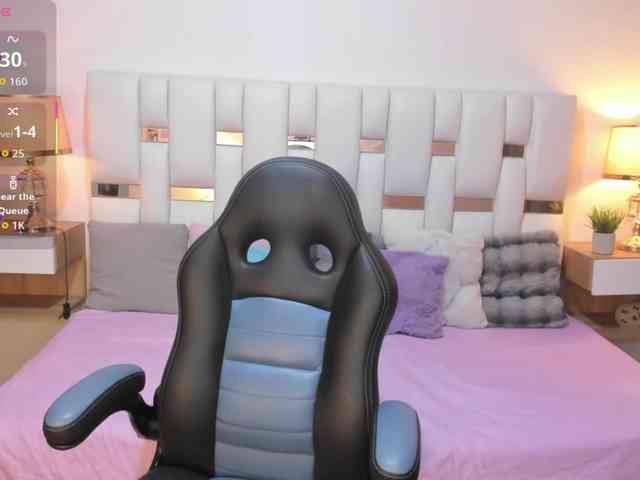 NauthyNahomi webcam