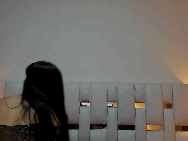 NauthyNahomi webcam