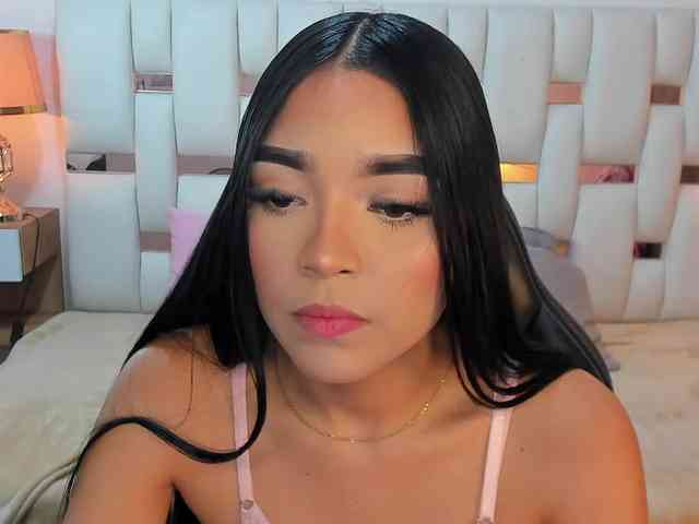 NauthyNahomi webcam