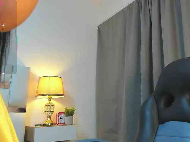 NauthyNahomi webcam