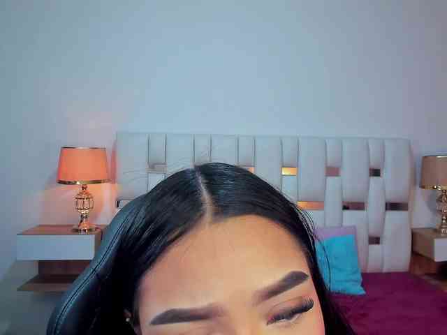 NauthyNahomi webcam