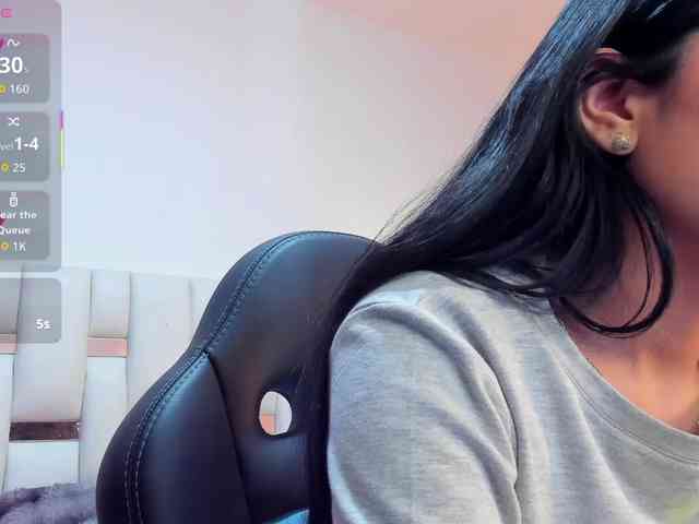 NauthyNahomi webcam