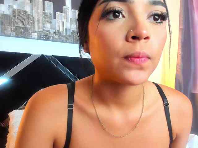 NauthyNahomi webcam