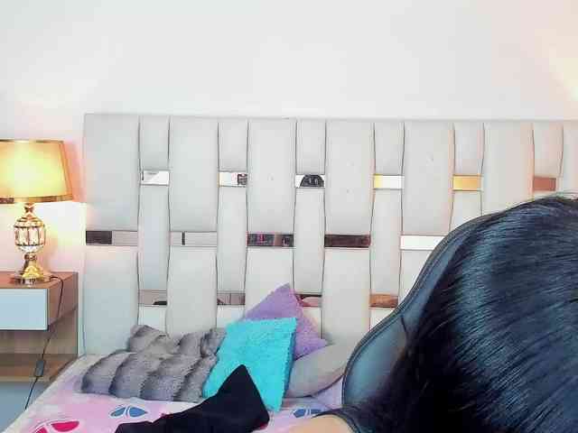 NauthyNahomi webcam