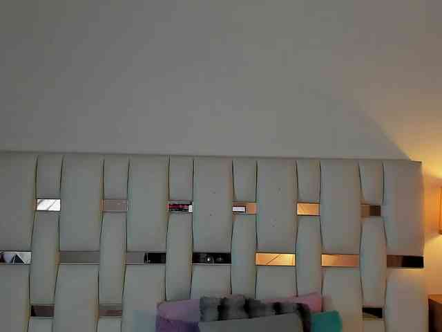 NauthyNahomi webcam