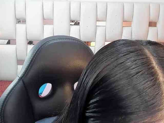 NauthyNahomi webcam