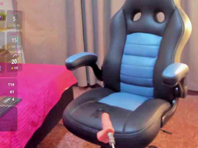 NauthyNahomi webcam