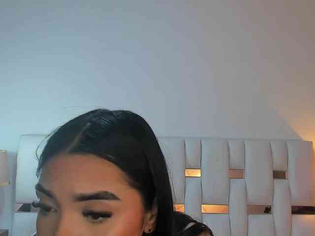 NauthyNahomi webcam