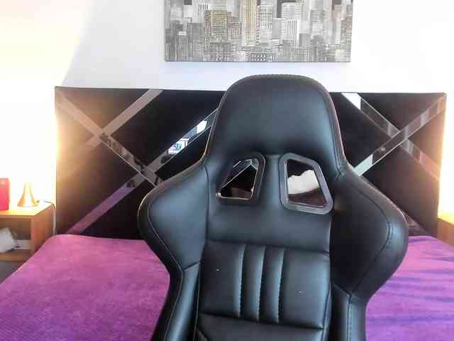 NauthyNahomi webcam