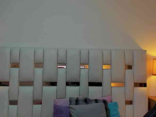 NauthyNahomi webcam