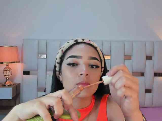 NauthyNahomi webcam