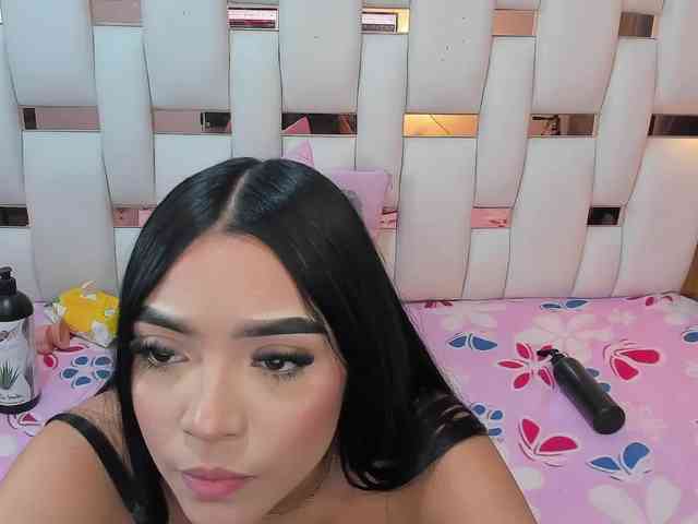 NauthyNahomi webcam