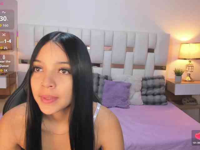 NauthyNahomi webcam