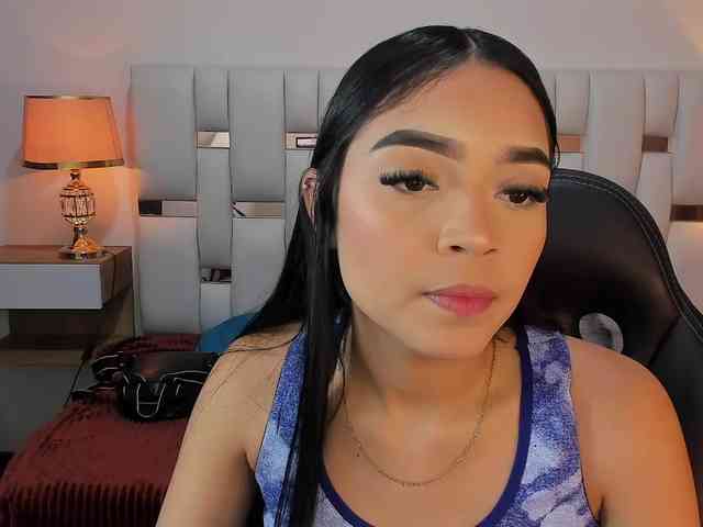 NauthyNahomi webcam