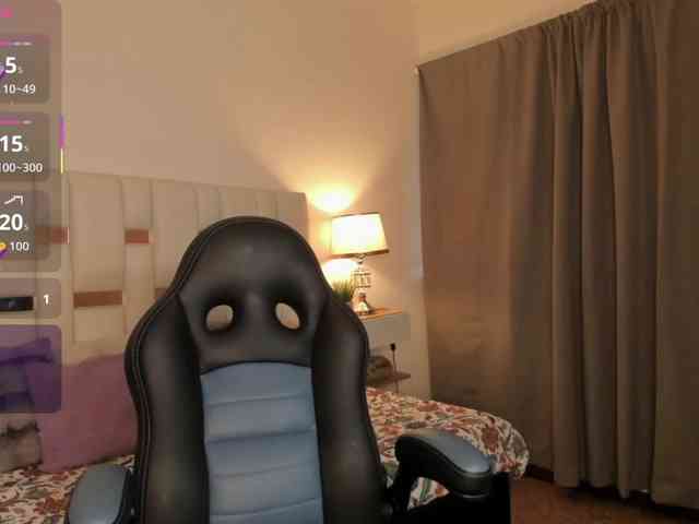 NauthyNahomi webcam