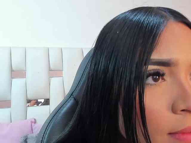 NauthyNahomi webcam