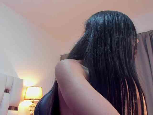 NauthyNahomi webcam