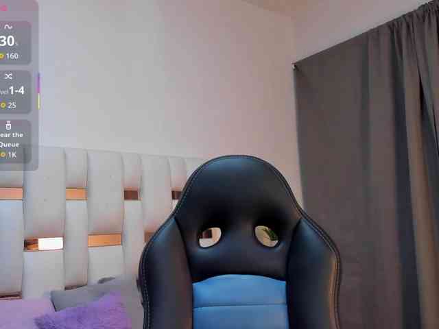 NauthyNahomi webcam