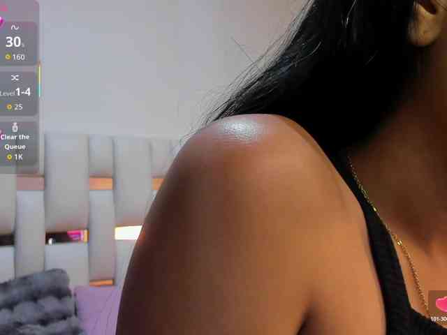 NauthyNahomi webcam