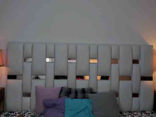 NauthyNahomi webcam