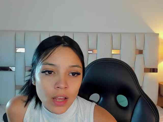 NauthyNahomi webcam
