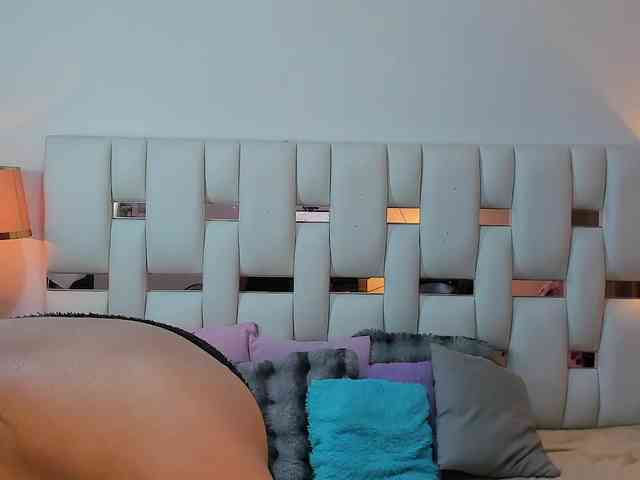 NauthyNahomi webcam