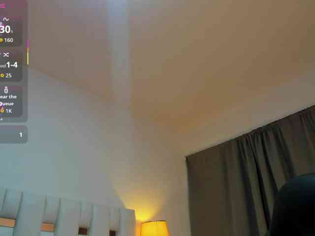 NauthyNahomi webcam