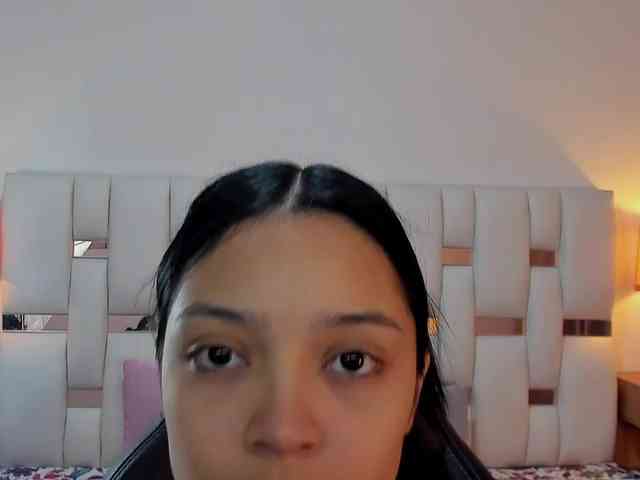 NauthyNahomi webcam
