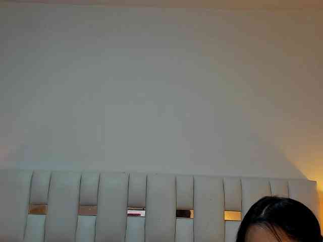 NauthyNahomi webcam
