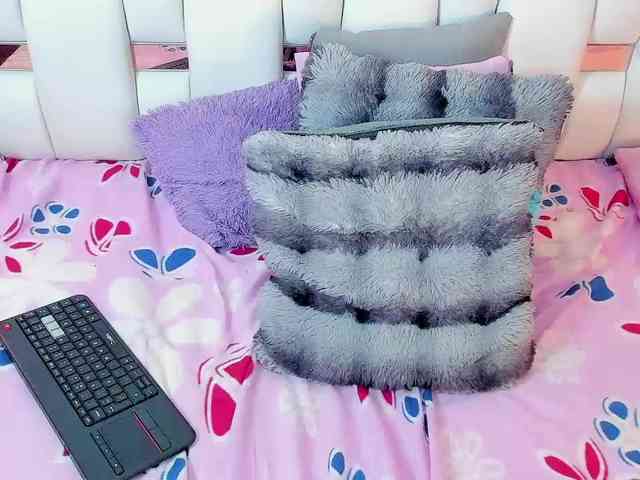 NauthyNahomi webcam