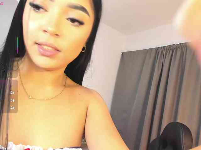 NauthyNahomi webcam