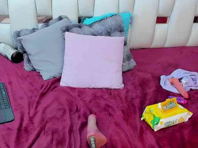 NauthyNahomi Sex Cam Show