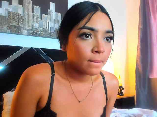 NauthyNahomi webcam