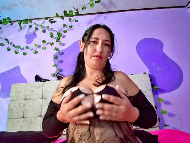 Sammy-Brooksxx live cam on BongaCams