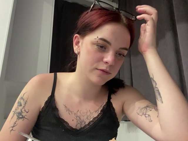 GeneviveRozman live cam on BongaCams