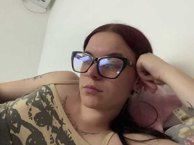 GeneviveRozman live cam on BongaCams