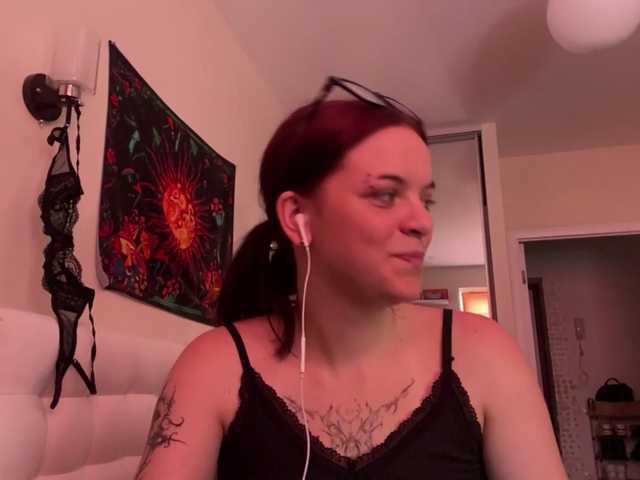 GeneviveRozman live cam on BongaCams