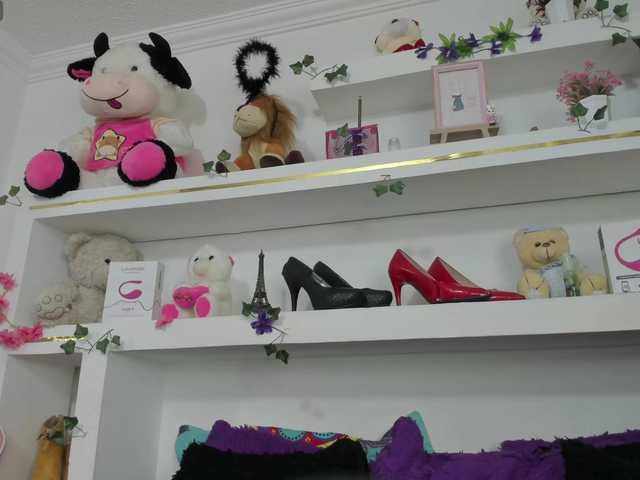 luciatemptation live cam on BongaCams