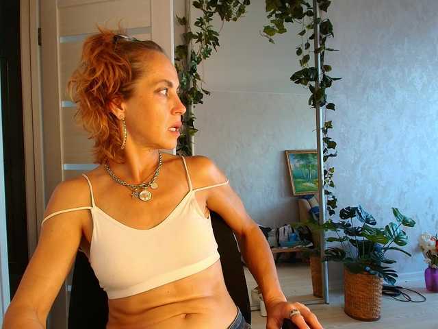 LioraWeiss live cam on BongaCams