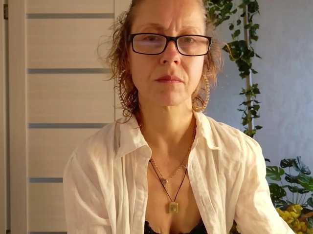 LioraWeiss live cam preview
