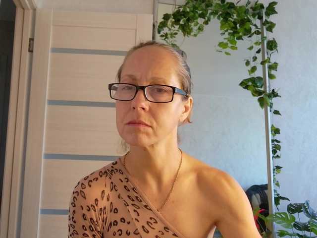 LioraWeiss live cam on BongaCams