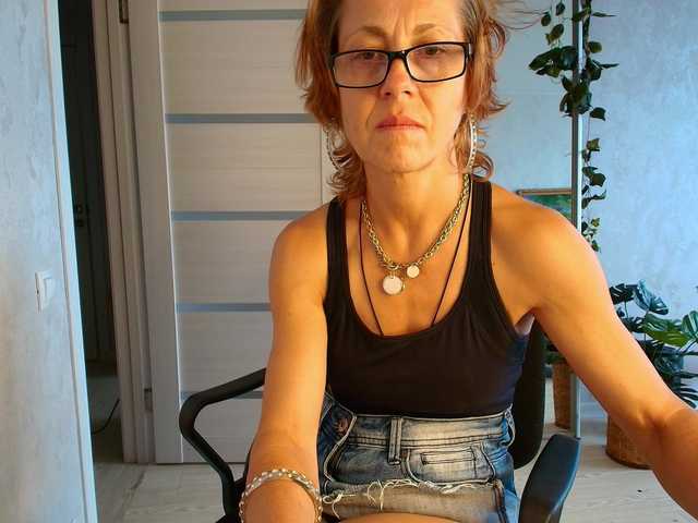 LioraWeiss live webcam show