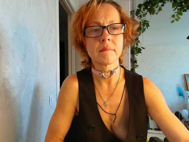 LioraWeiss live cam on BongaCams