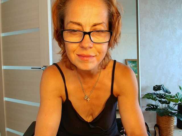 LioraWeiss live cam on BongaCams