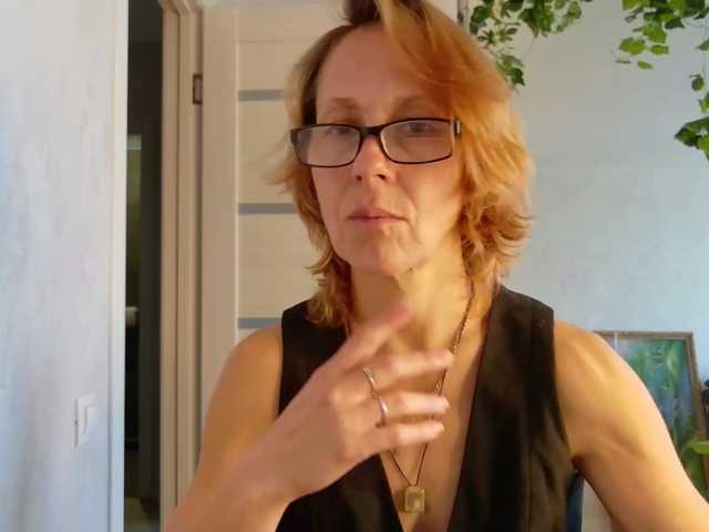 LioraWeiss live cam preview