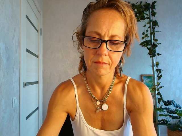 LioraWeiss live cam on BongaCams