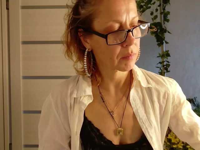LioraWeiss live cam preview