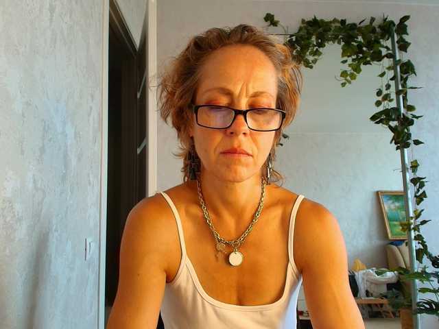 LioraWeiss live cam on BongaCams