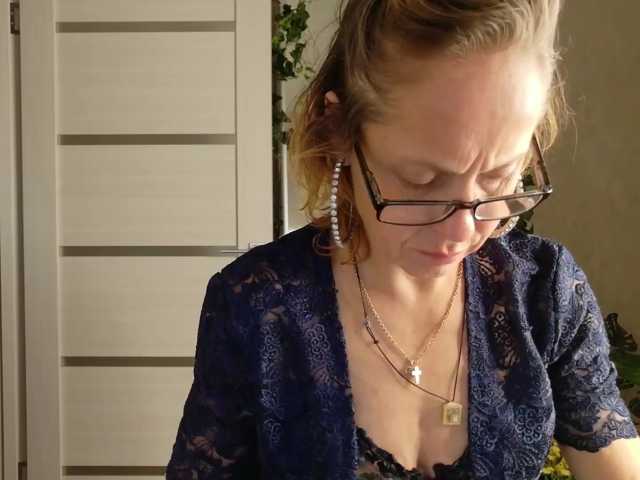 LioraWeiss live cam preview
